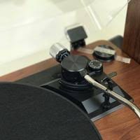 Golden Discs Tech & Turntables Camden Turntable With Speakers [Tech & Turntables]